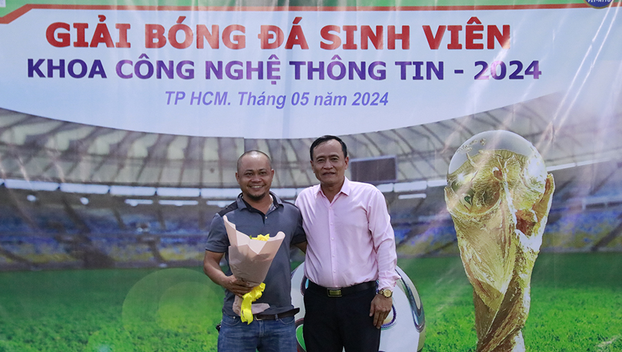 Bế mạc giải bóng đá Nam Khoa CNTT năm 2024, trường ĐH Nguyễn Tất Thành: thành công tốt đẹp.